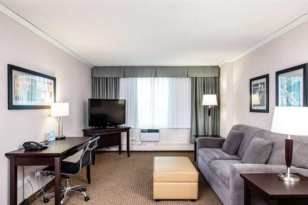 Campus Tower Suite Hotel Edmonton Room photo